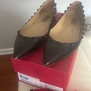 Valentino Garavani flats size 9.5 EU 40 in good condition comes with box.